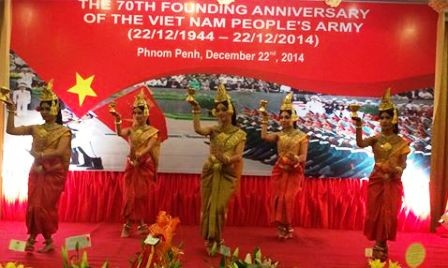 Celebran Aniversario 70 del Ejército Popular de Vietnam en el exterior - ảnh 1