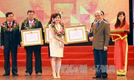 Premian a exitosos empresarios vietnamitas  - ảnh 1