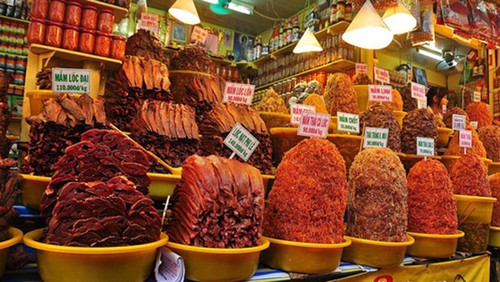Famoso mercado de “mắm” (salsa de pescado) de Chau Doc - ảnh 1