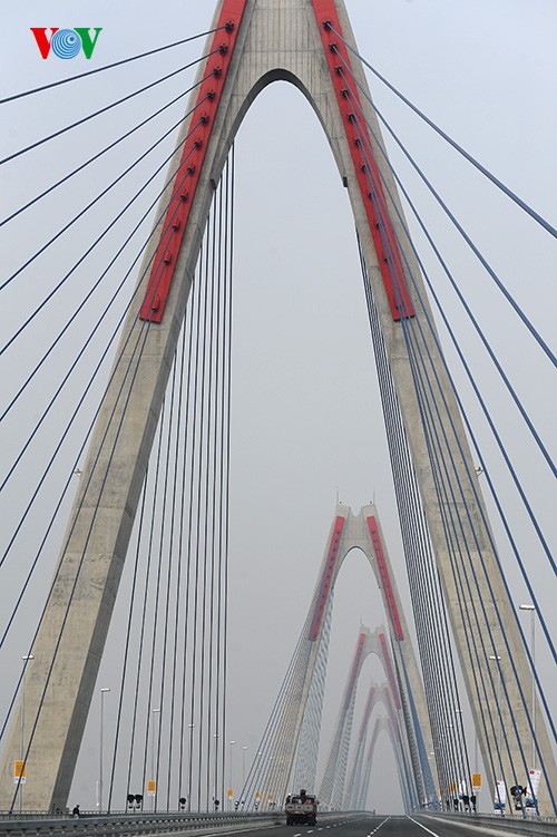 El panorama de la puente de Nhat Tan y la carretera más moderna de Hanoi - ảnh 4