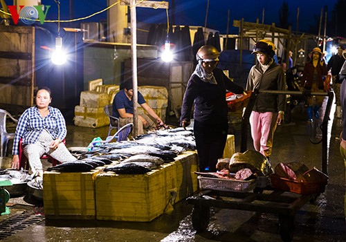 El puerto pesquero Tho Quang en nueva primavera - ảnh 4