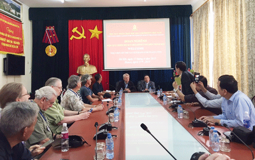 Estrechan Estados Unidos y Vietnam cooperación para superar consecuencias de guerra - ảnh 1