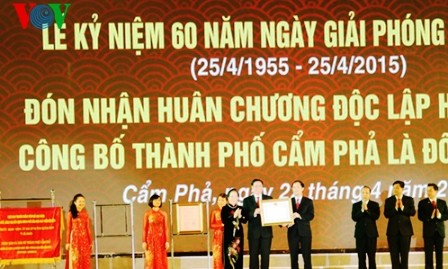 Ciudad Cam Pha condecorada con la Orden de la Independencia, primera clase - ảnh 1