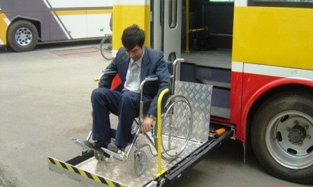 Asistencia para los discapacitados de Hanoi con acceso exclusivo a obras públicas - ảnh 2