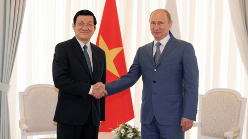 Dirigentes rusos congratulan a Vietnam por aniversario 40 de liberación - ảnh 1