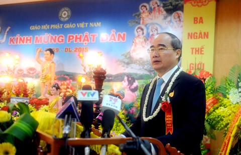 Celebran en Vietnam día de nacimiento e iluminación de Buda - ảnh 1