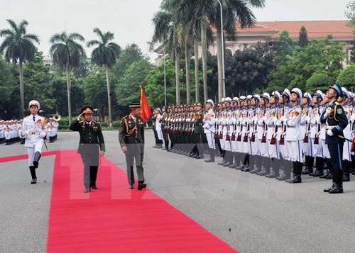 Fomentan Vietnam y Brunei cooperación militar por la paz  - ảnh 1
