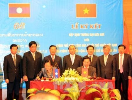 Firman Acuerdo de Comercio Fronterizo Vietnam – Laos - ảnh 1