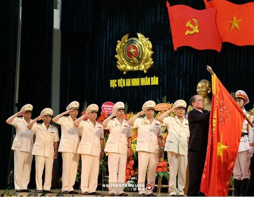 Academia de Seguridad de Vietnam recibe título “Héroe de Fuerzas Armadas del Pueblo” - ảnh 1