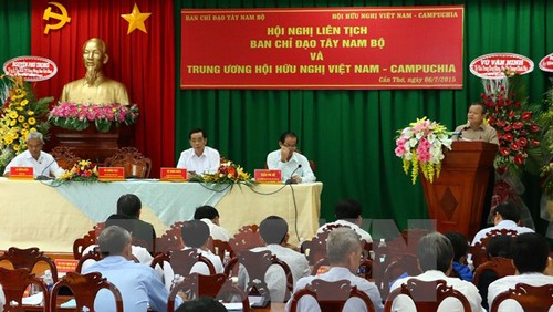 Estrechan la amistad y el intercambio popular entre Vietnam y Camboya - ảnh 1