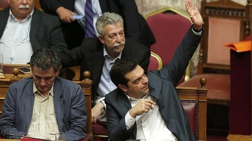 Parlamento griego aprueba plan de recortes y reformas de Tsipras - ảnh 1