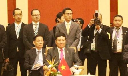 Vietnam aporta activamente a la agenda de debates de Conferencia de ASEAN 48 - ảnh 1