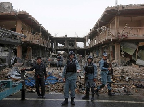 Atentados con bombas en Kabul, Afganistán provocan decenas de muertos - ảnh 1