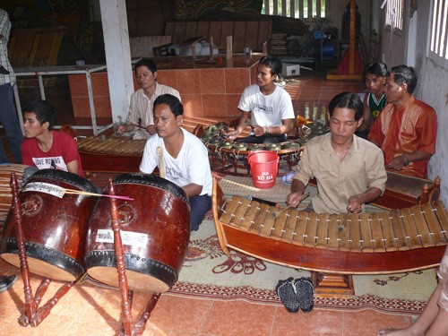 Concierto de instrumentos tradicionales del pueblo jemer en la Pagoda Doi - ảnh 1