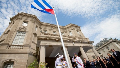 Autoridades y congresistas de Estados Unidos asistirán al izamiento de bandera en Embajada en Cuba - ảnh 1