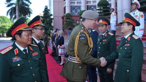 Vietnam y Nueva Zelanda refuerzan cooperación en defensa - ảnh 1