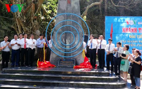 Inauguran lápida de reliquia de La Voz de Vietnam en la Cueva Tram - ảnh 1