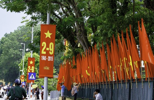 Hanoi se viste de fiesta: rojarojita - ảnh 1
