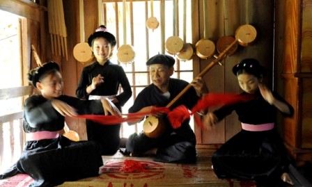 Provincia de Bac Kan conserva el canto “Then” y el instrumento “Tinh” - ảnh 2