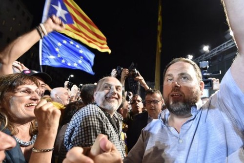 Independentistas catalanes ganan elecciones pero pierden su plebiscito - ảnh 1