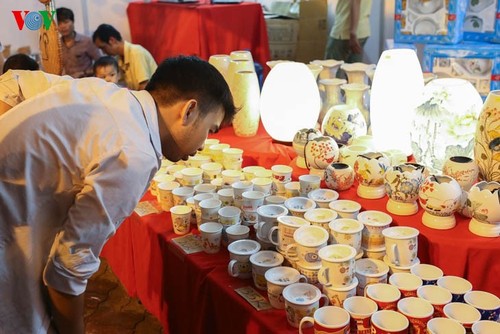 Inician Festival Cultural y Turístico de Aldeas de Oficios Tradicionales de Hanoi 2015 - ảnh 2