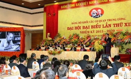 Continúan realizándose congresos partidistas sectoriales y provinciales en Vietnam - ảnh 2