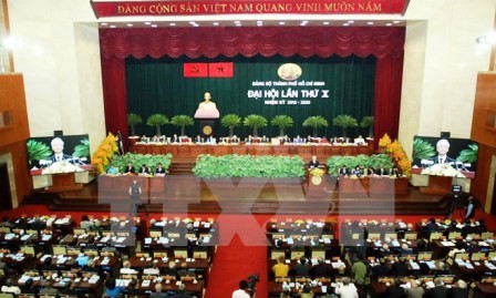 Continúan realizándose congresos partidistas sectoriales y provinciales en Vietnam - ảnh 1