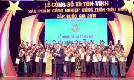 Vietnam honra cien productos destacados de industrias rurales  - ảnh 1