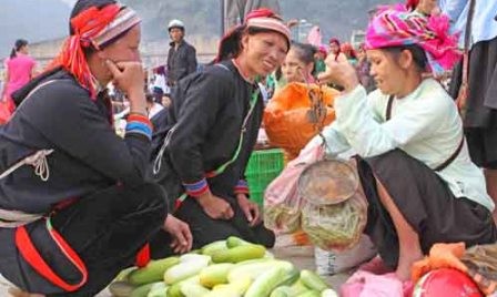 Bulliciosos mercados tradicionales en Ha Giang - ảnh 1