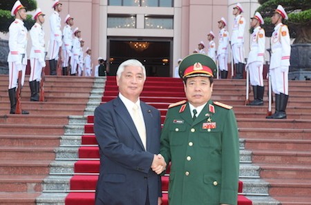 Vietnam y Japón impulsan cooperación de Defensa  - ảnh 1