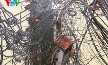 Pintor Nguyen Ngoc Dan y obras sobre cables eléctricos de Hanoi  - ảnh 2