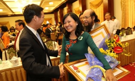 Múltiples actividades conmemorativas por el Día del Maestro de Vietnam - ảnh 1