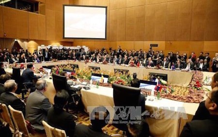 Primer ministro de Vietnam aborda tema de Mar Oriental en X Cumbre de Asia del Este - ảnh 1