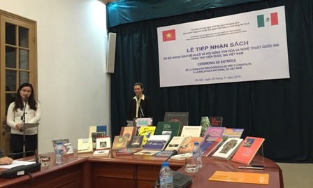 Entregan libros de México a Biblioteca Nacional de Vietnam  - ảnh 1