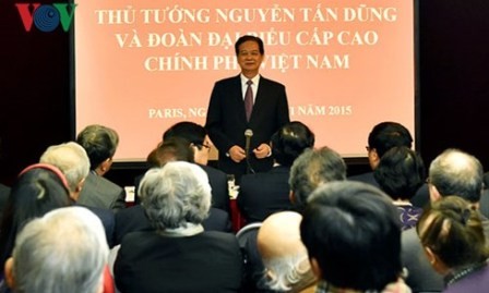 Primer ministro de Vietnam se reúne con compatriotas nacionales en Francia - ảnh 1
