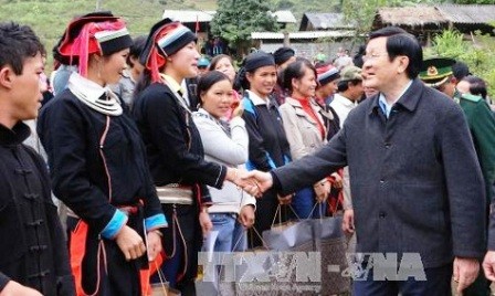 Presidente vietnamita inspecciona la aldea cultural y turística en Ha Giang - ảnh 1