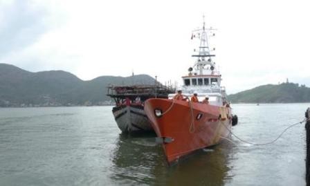 Vietnam investiga naufragio de un barco pesquero nacional en mar de Binh Dinh - ảnh 1