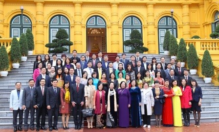 Vicepresidenta vietnamita elogia a personas con mayores contribuciones a atención infantil - ảnh 1
