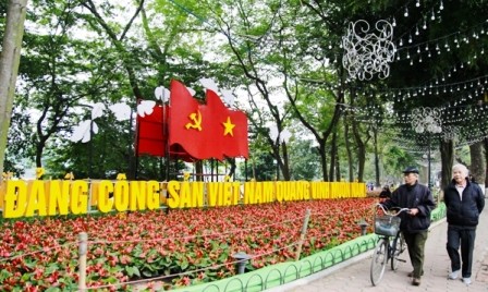 Vietnamitas con esperanza de poner en práctica líneas del XII Congreso del Partido - ảnh 1