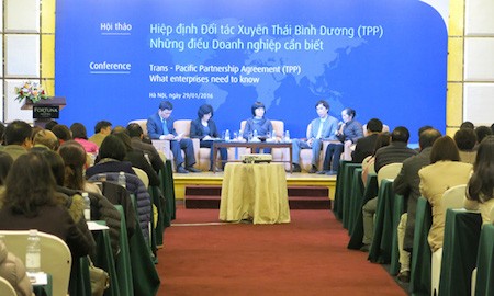 Efectúan conferencia sobre Tratado de Libre Comercio en Hanoi - ảnh 1
