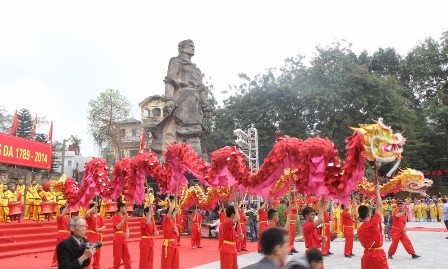 Fiestas primaverales en el Norte de Vietnam - ảnh 1