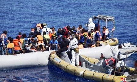 OTAN acuerda poner en marcha campaña naval contra el tráfico ilegal de refugiados  - ảnh 1