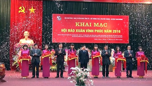 Inaugurado Festival Primaveral de la Prensa en distintas provincias vietnamitas - ảnh 1
