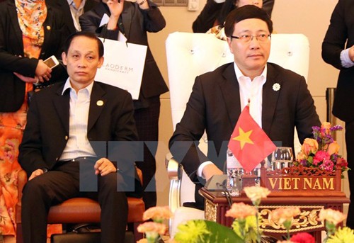 Jefe de diplomacia vietnamita en conferencia a puerta cerrada de cancilleres de ASEAN - ảnh 1