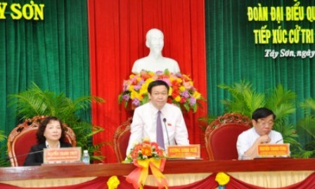 Dirigentes vietnamitas mantienen contactos con electorado en Nam Dinh y Binh Dinh  - ảnh 1