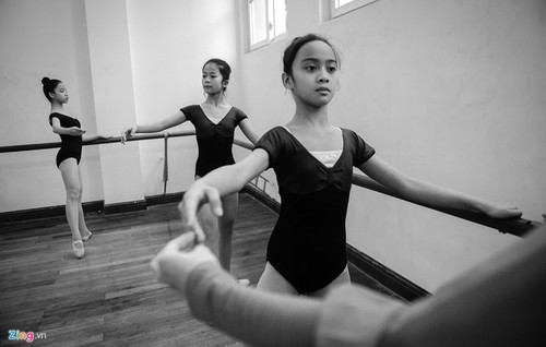 Los hermosos cisnes de la Escuela de Danza vietnamita - ảnh 3
