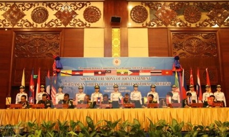Concluye XIII conferencia informal de jefes de las fuerzas armadas de la ASEAN - ảnh 1