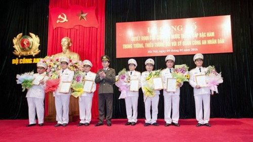 Anuncian ascenso de dos vice ministros de Seguridad Pública de Vietnam - ảnh 1