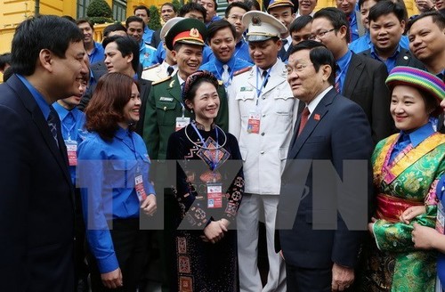 Elogia presidente vietnamita ejemplo de jóvenes nacionales sobresalientes - ảnh 1