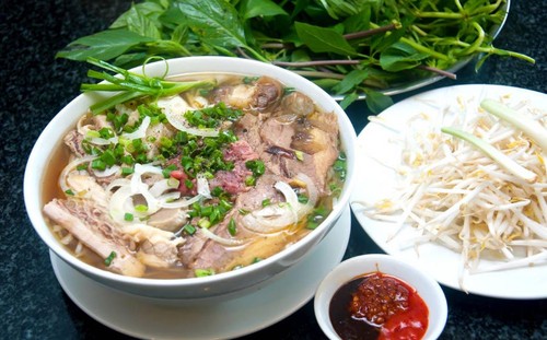Platos típicos vietnamitas en Festival de Gastronomía Callejero de Praga - ảnh 1